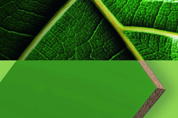 „Nah an der Natur: Beim neuen OrganicBoard P2 von Pfleiderer kommt der biogene Leim OrganicGlue zum Einsatz.“ © Pfleiderer Deutschland GmbH