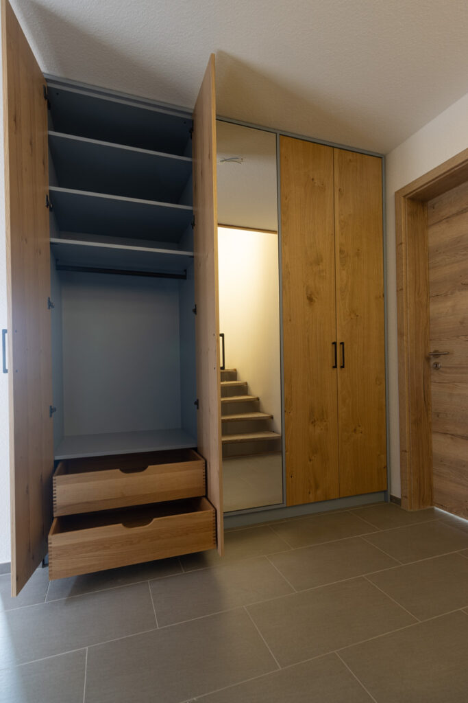 Schreinerei-Freymark-Freiburg-Flurschrank_05-26_9585