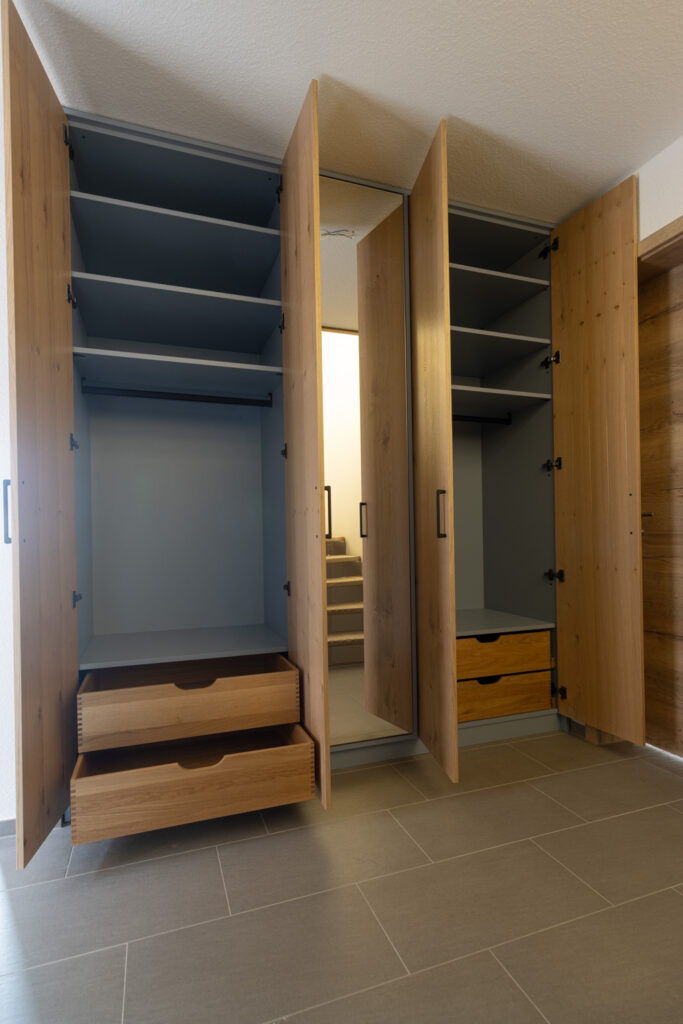 Schreinerei-Freymark-Freiburg-Flurschrank_05-26_9587