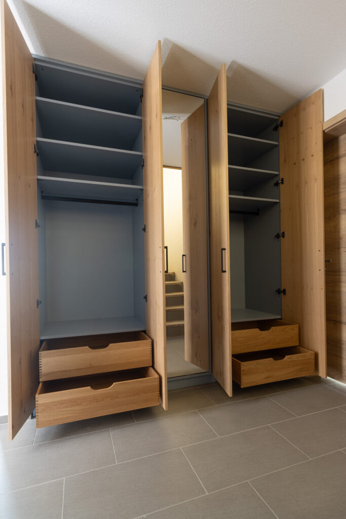 Schreinerei-Freymark-Freiburg-Flurschrank_05-26_9588