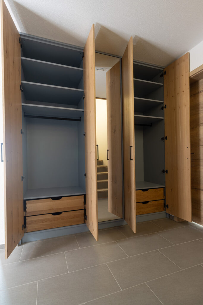 Schreinerei-Freymark-Freiburg-Flurschrank_05-26_9589