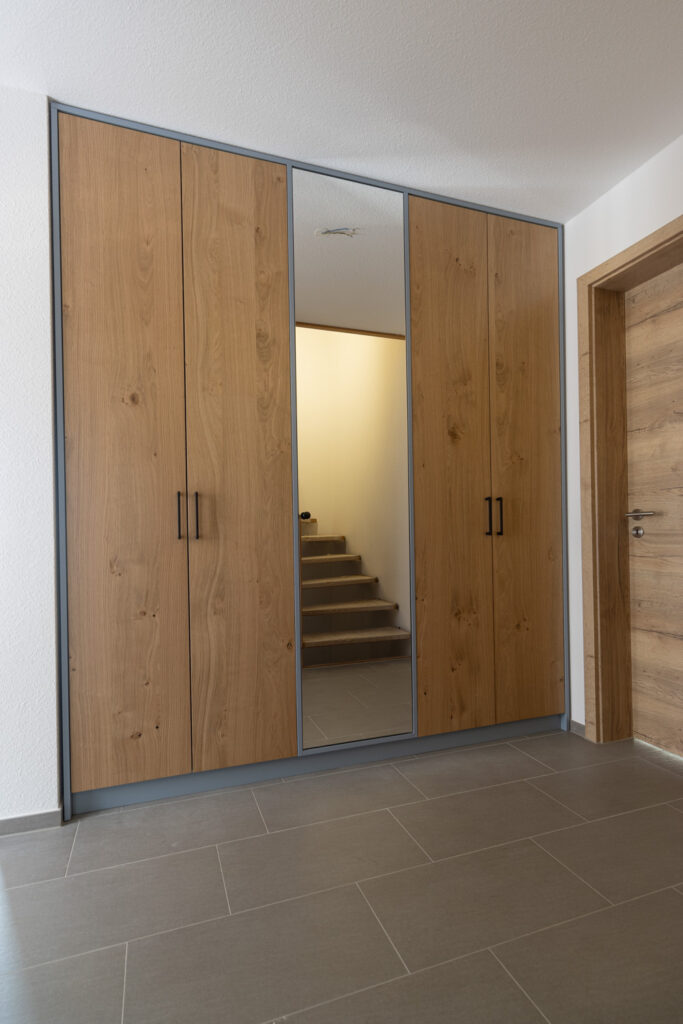Schreinerei-Freymark-Freiburg-Flurschrank_05-26_9590