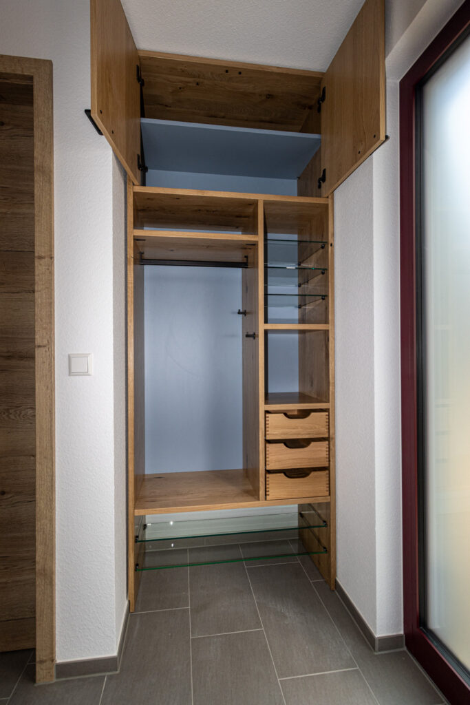 Schreinerei-Freymark-Freiburg-Garderobe_05-26_9535