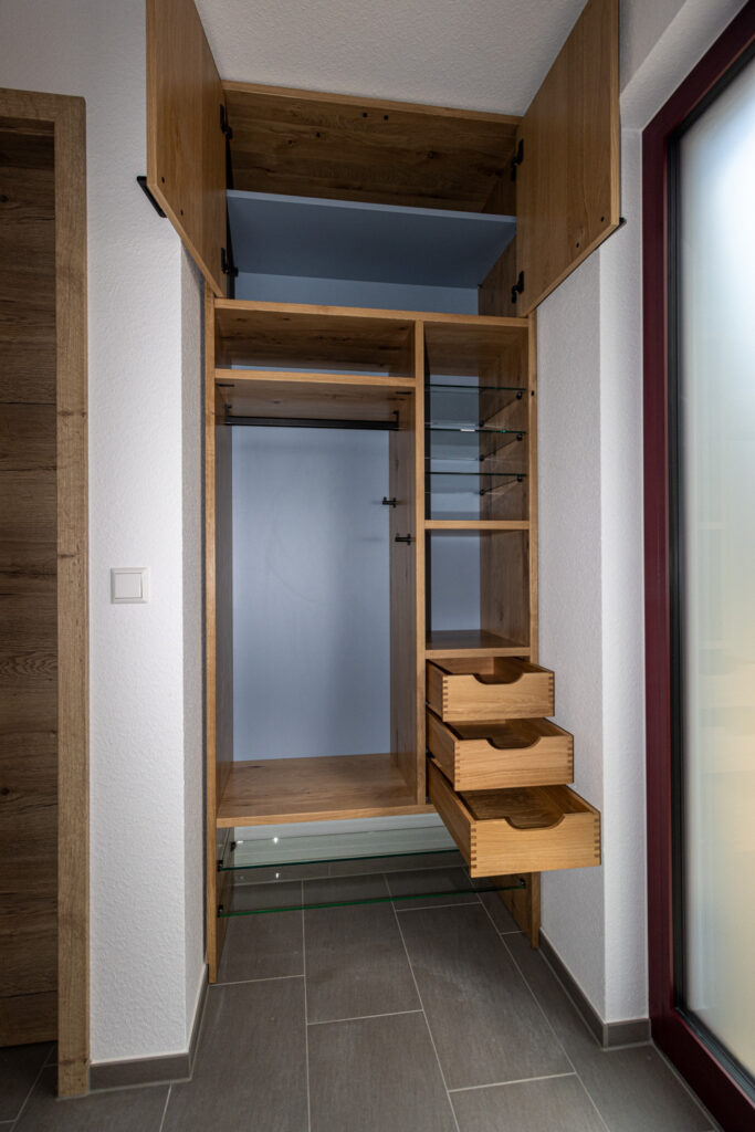 Schreinerei-Freymark-Freiburg-Garderobe_05-26_9536