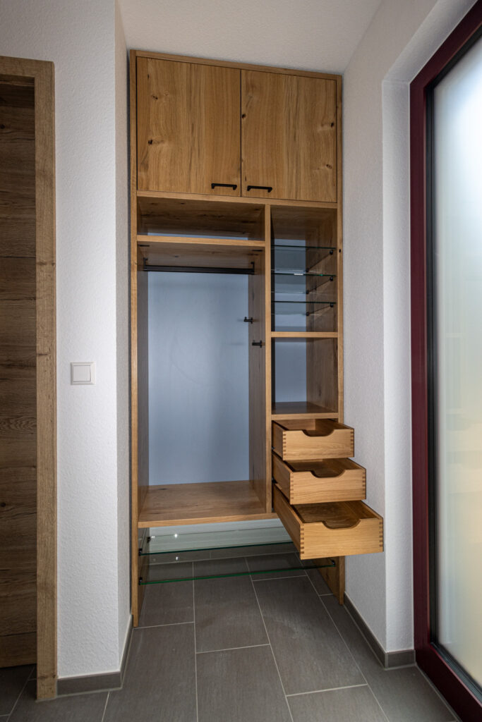 Schreinerei-Freymark-Freiburg-Garderobe_05-26_9537