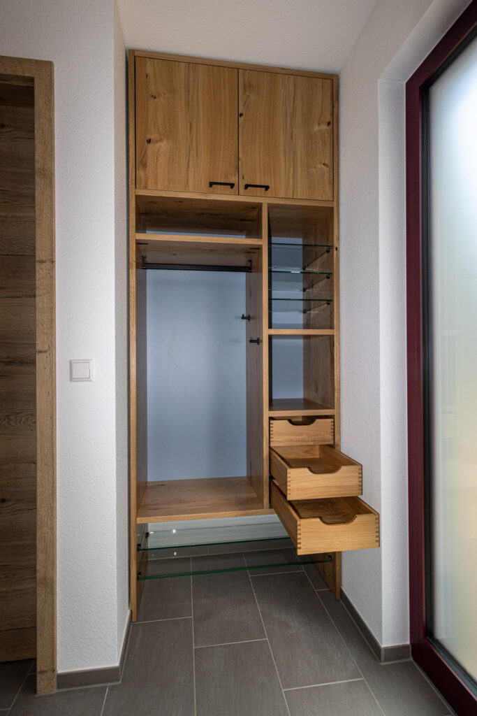 Schreinerei-Freymark-Freiburg-Garderobe_05-26_9538