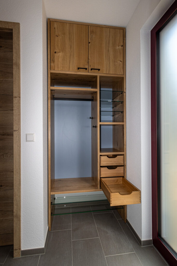 Schreinerei-Freymark-Freiburg-Garderobe_05-26_9539
